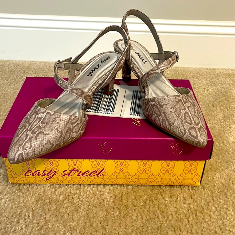 Last chance!🎉Easy Street slingback Size 7.5. Final price.